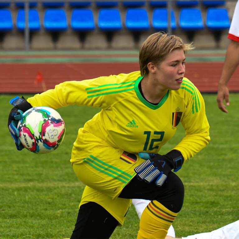 Female keeper throwing ball back out to the field. 