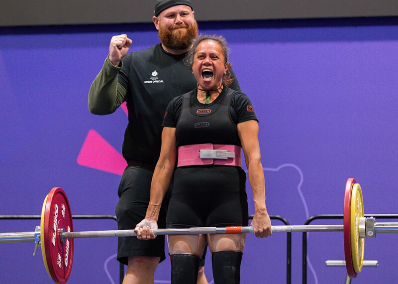 Young woman, Caroline Tangitau deadlifting. 