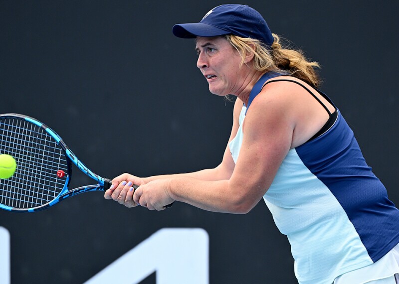 Carla Lenarduzzi playing tennis