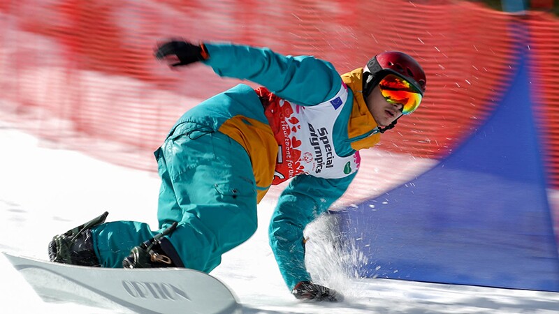 A snowboarder snowboarding down the slopes. 