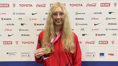 Taylor Mackenzie showing off her medal. 